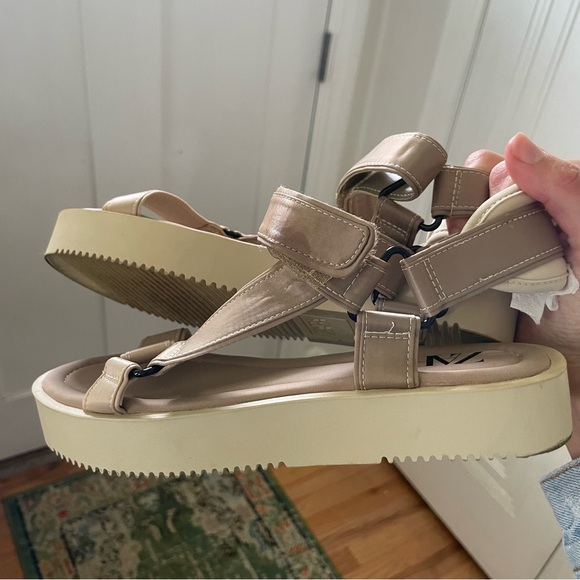 Zara Sandals - Picture 2 of 3